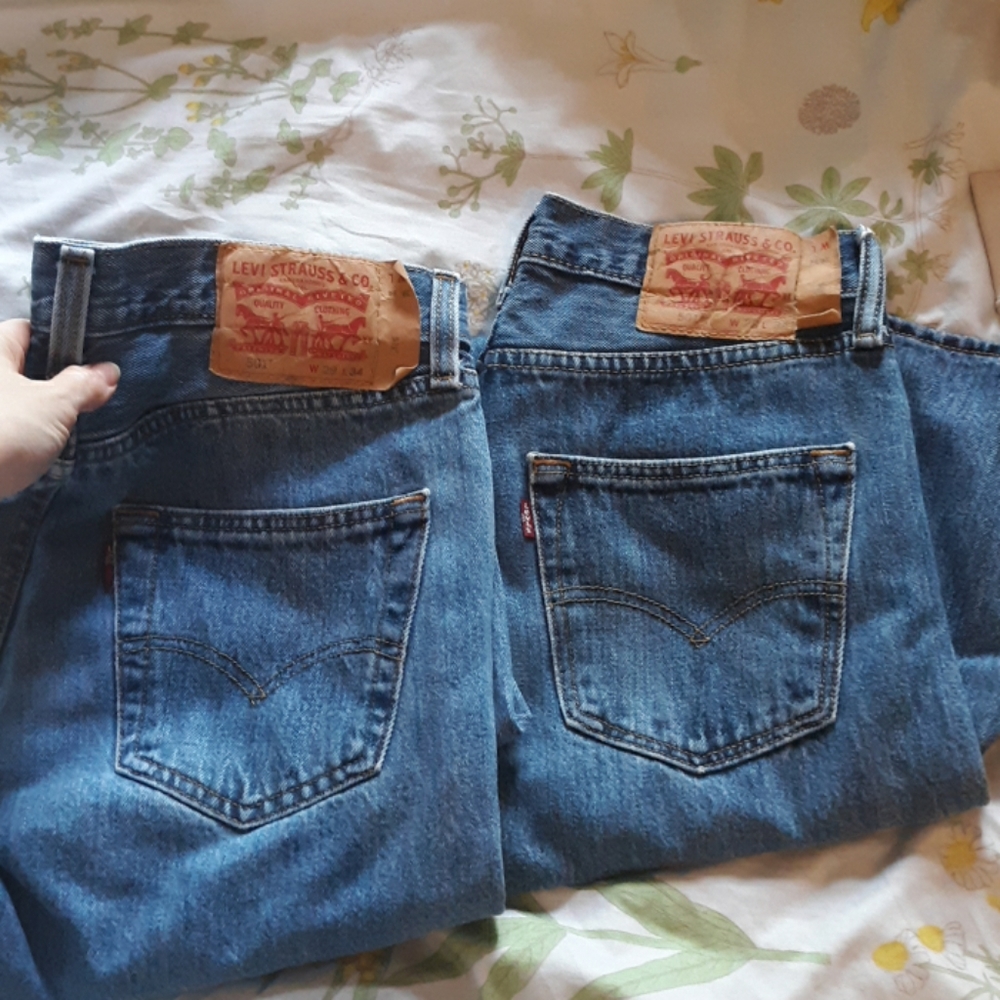 2 for $30 Mid high waist Levi jeans